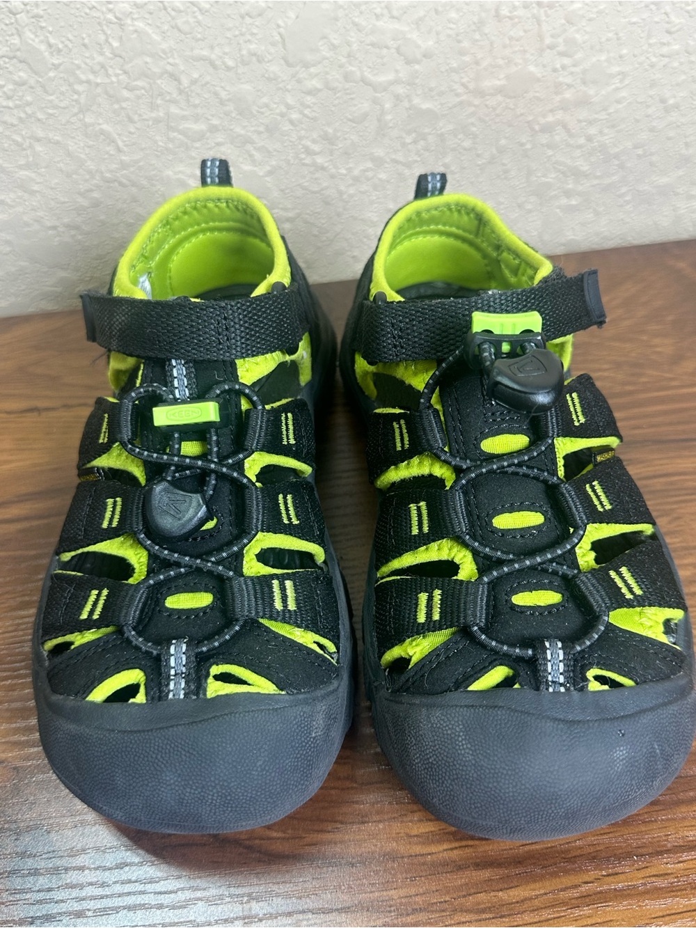 KEEN Newport H2 Kids Sandals Size 13 Black Lime Green Hiking Water Shoes 1009965 - Picture 8 of 12